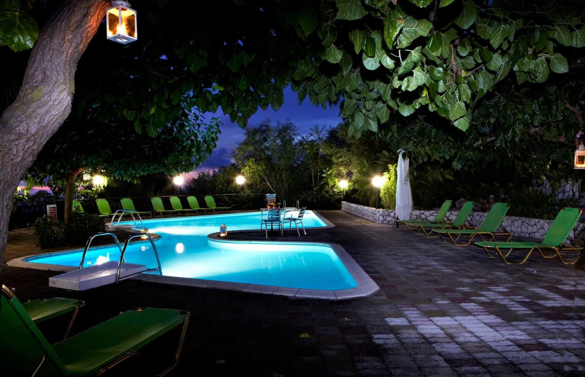 Dafnoudi Hotel Apartments Antipata  Exterior foto